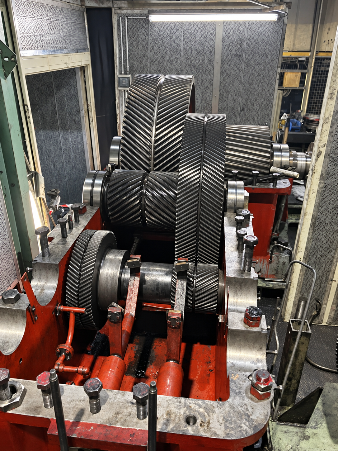 Ensemble mécanique industriel en cours de maintenance